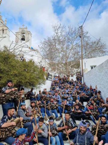 ΚΟΥΛΟΥΜΑ ΣΤΟ ΦΙΛΩΤΙ!